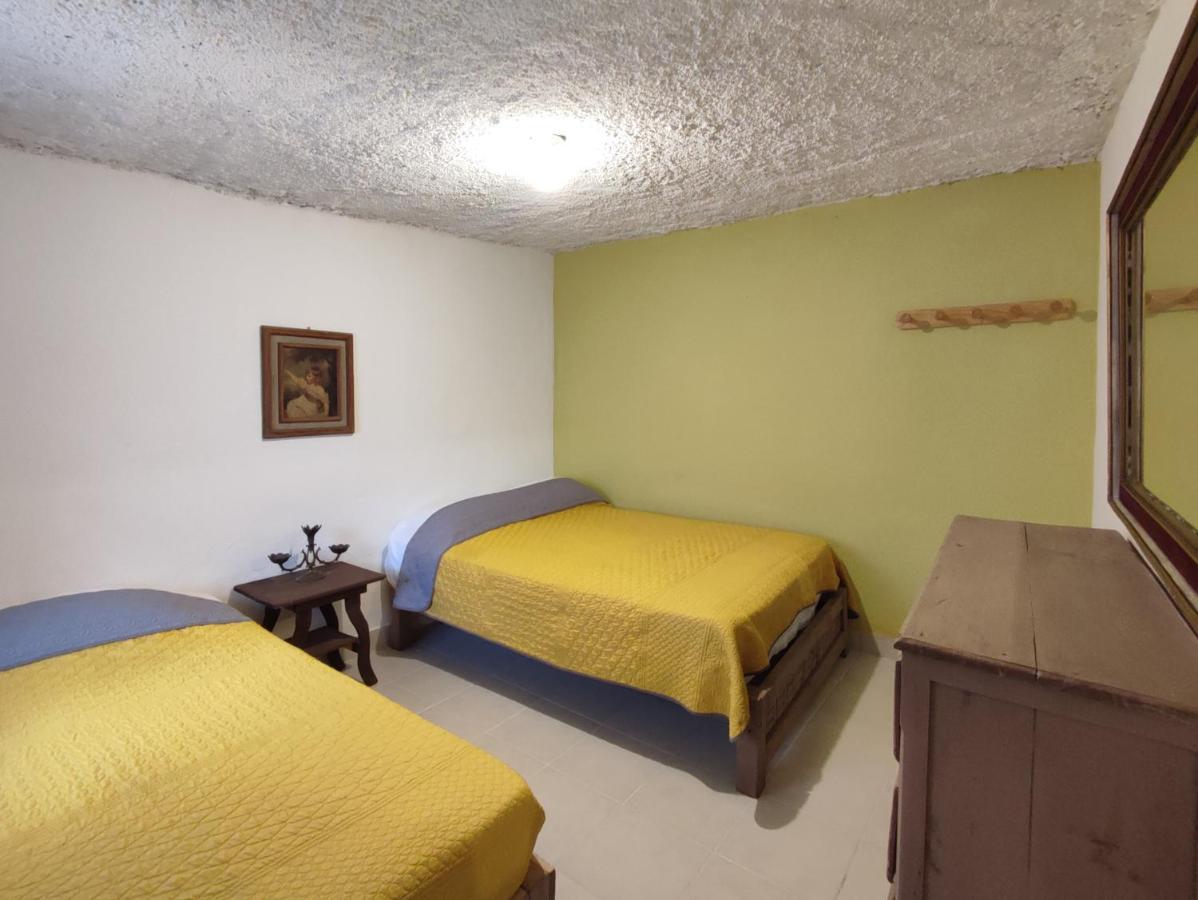 Hostal Ikal San Cristóbal de Las Casas الغرفة الصورة