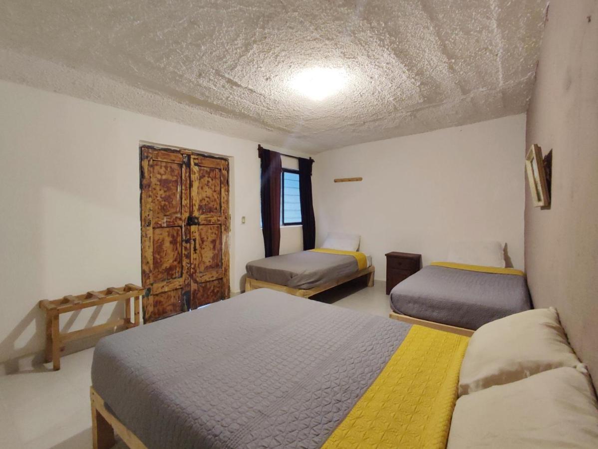 Hostal Ikal San Cristóbal de Las Casas الغرفة الصورة